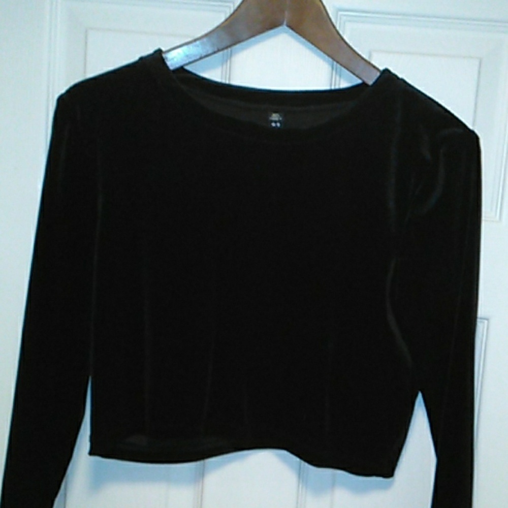 Long sleeved black velvet material crop top